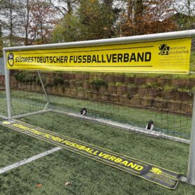 Banner-Set zur Abhängung von Jugendtoren